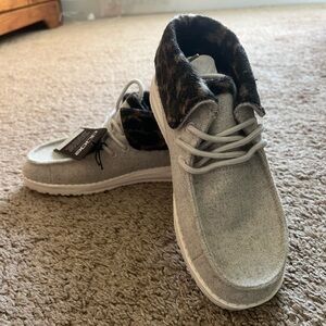 Hey dude cheetah and gray size 5